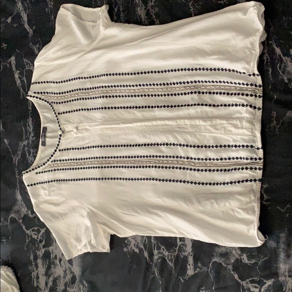 White/blue blouse